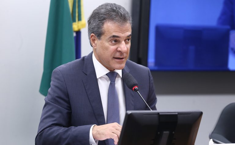 Comissão da Câmara aprova aceleração de abatimento de máquinas novas em impostos