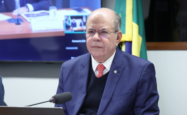 Câmara avança com projeto que prevê monitoração eletrônica para condenados por estupro de vulnerável