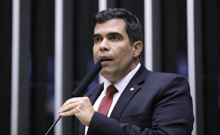 Comissão aprova projeto que flexibiliza convênios da União para municípios inadimplentes