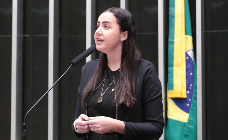 Comissão da Câmara aprova obrigatoriedade de escolas comunicarem suspeita de trabalho infantil ao conselho tutelar