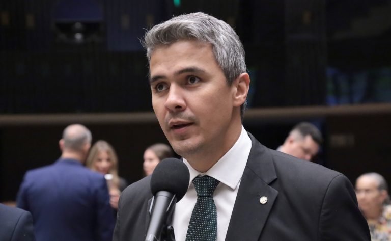 Comissão de Constituição e Justiça aprova incentivos para contratação de pessoas com deficiência