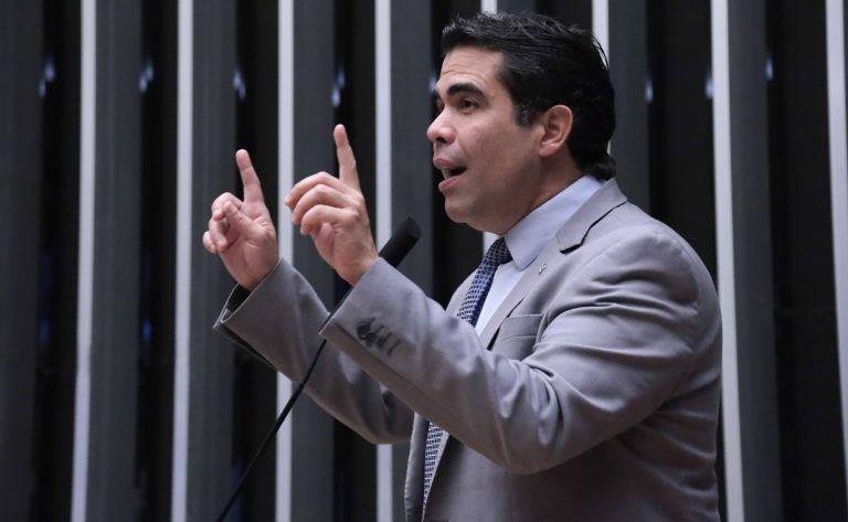Comissão aprova dispensa de renovação de credencial de estacionamento para pessoas com deficiência permanente