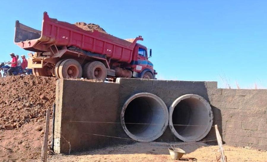 Comunidade da Forquilha do Manso recebe bueiro após obra da Prefeitura de Rosário Oeste