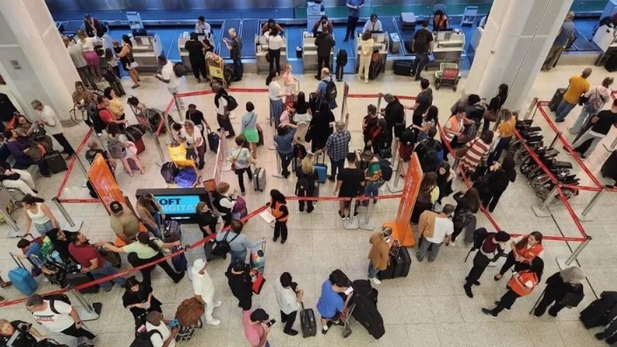 Crianças passam a ter assento garantido ao lado de responsáveis em voos