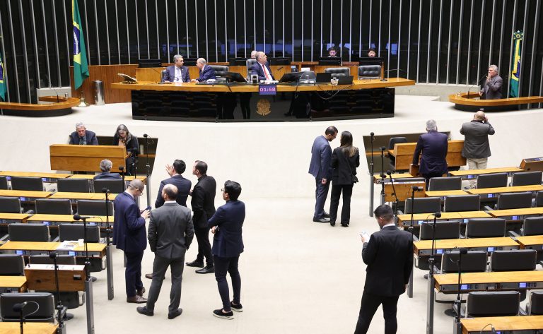 Câmara dos Deputados analisa projeto que proíbe a tarifa mínima em serviços de água e esgoto