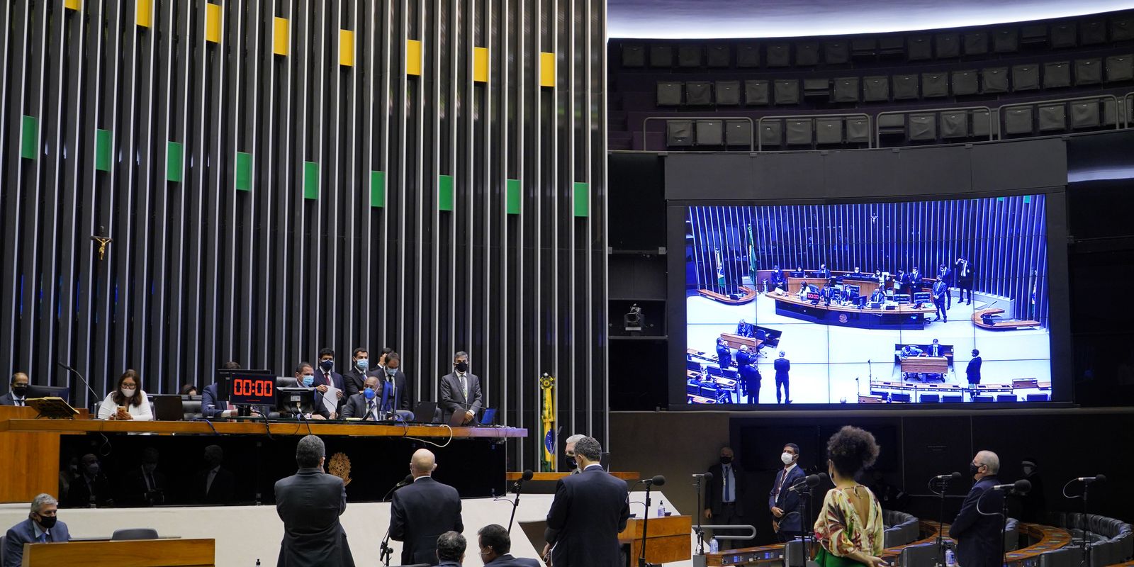 Ministro Flávio Dino intima partidos políticos a detalhar controle de emendas parlamentares