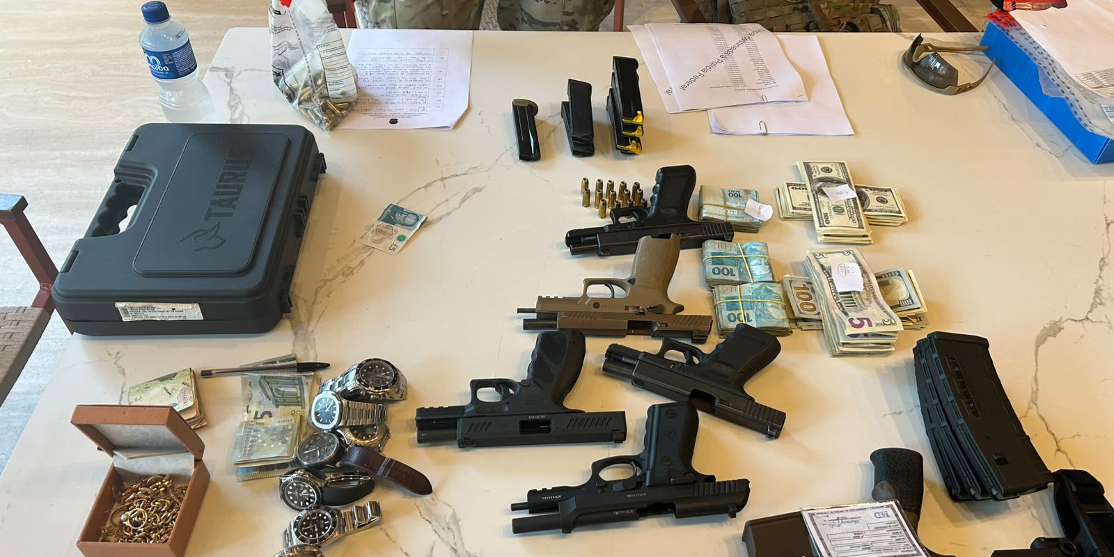 Polícia Federal mira ex-prefeito e ex-secretário da Polícia Civil em operação contra lavagem de dinheiro no Rio