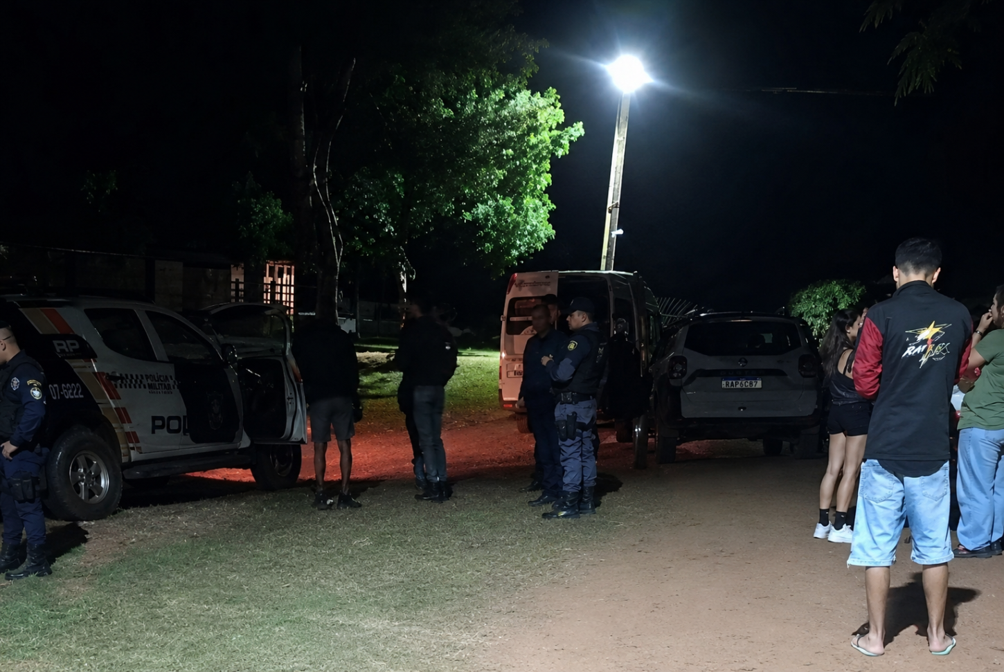 Homem armado aterrorizou moradores em roubo a fazenda em Acorizal 