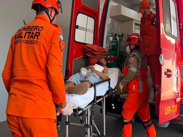 Homem levou facada de amigo após tentar separar briga de casal