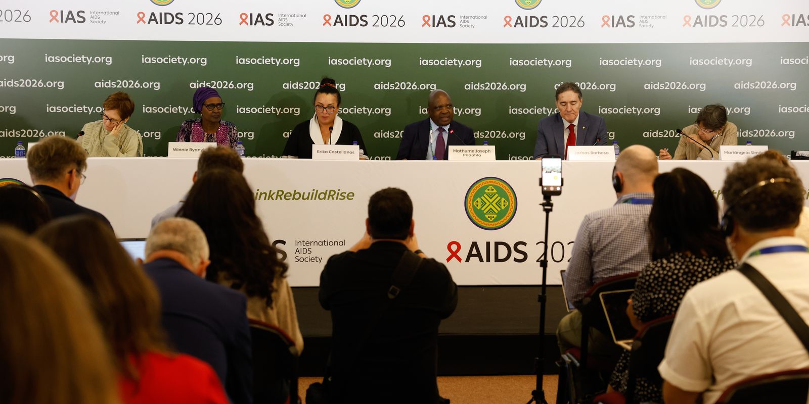 Casos de infecção por HIV caem no mundo, mas falta de verba ameaça avanços