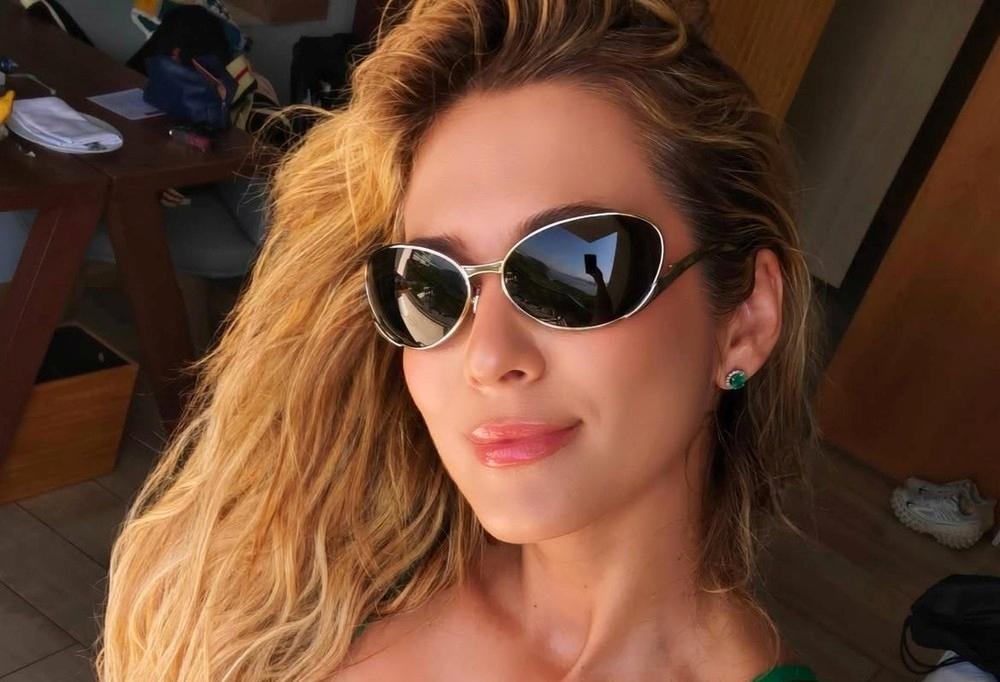 Lívia Andrade aposta em biquíni com crochê para dia de sol no Rio de Janeiro