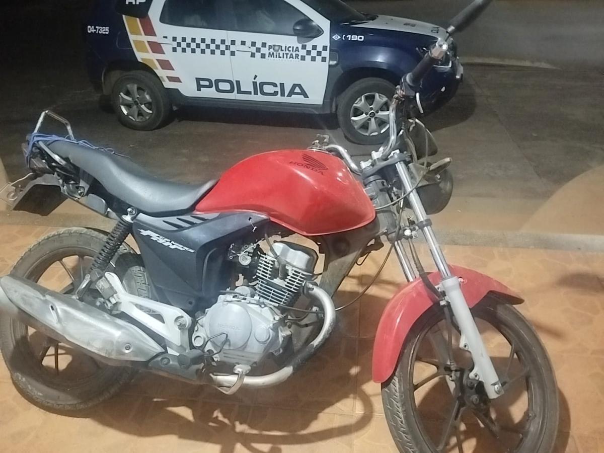 Menor bate em viatura e perde a moto no mesmo dia da compra
