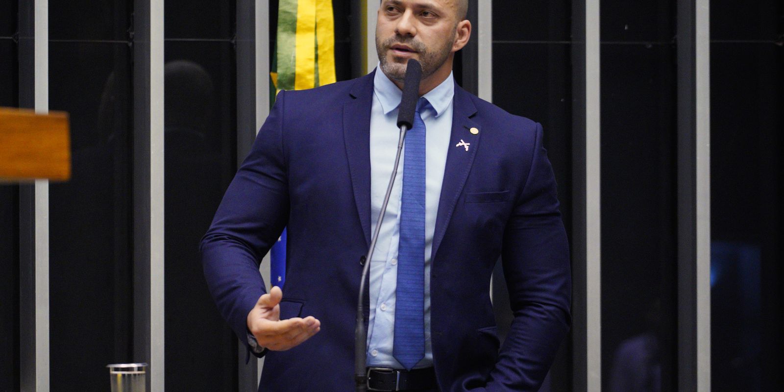 Moraes concede 48 horas para Daniel Silveira explicar vídeo postado nas redes