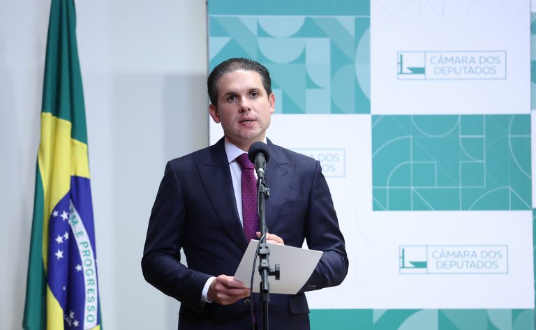 Hugo Motta critica novas tarifas dos Estados Unidos e defende setor produtivo brasileiro