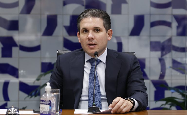 Motta discute dívidas rurais e combustíveis com ministro da Fazenda