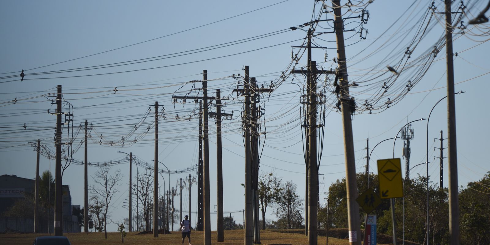 Acidentes com a rede elétrica aumentam no Brasil em 2025, revela Abradee