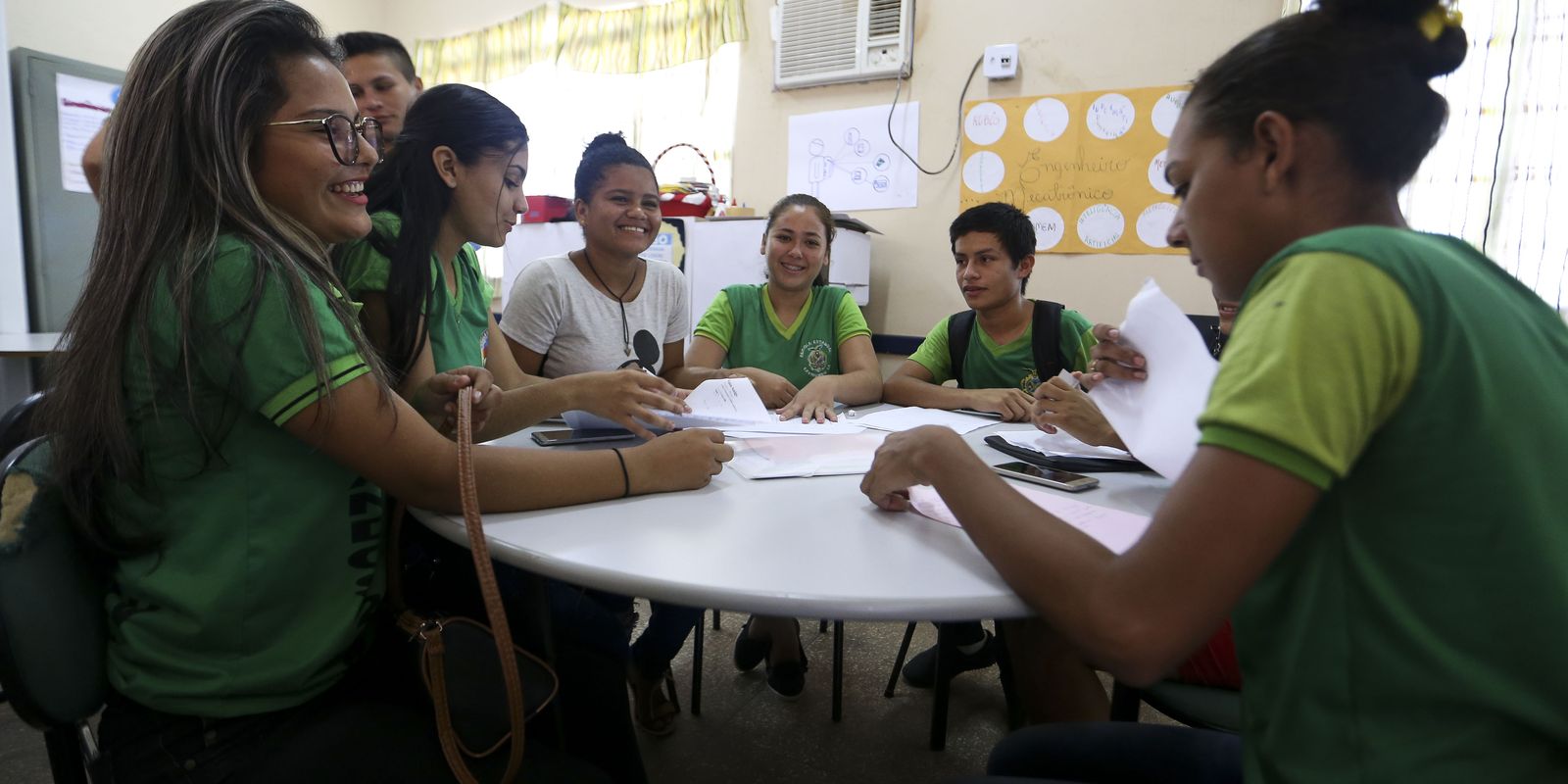 Pagamentos do Pé-de-Meia: estudantes nascidos em setembro e outubro recebem parcela