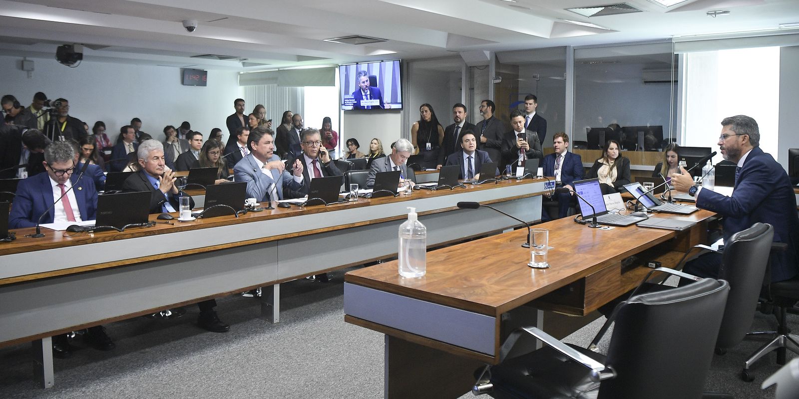 Pedido de vista no Senado adia votação de projeto sobre minerais críticos