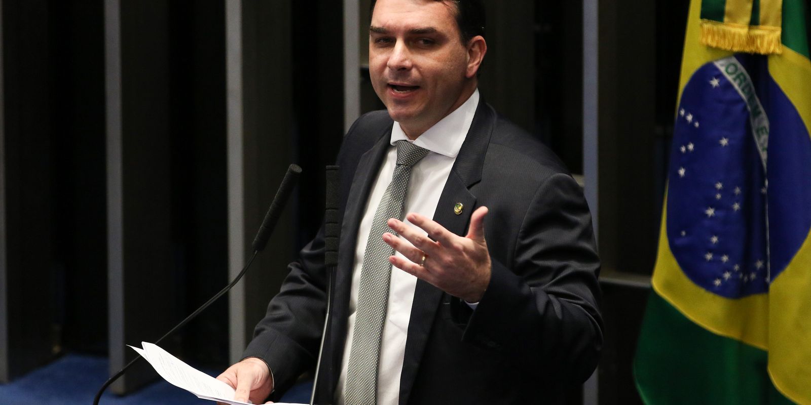 PGR defende oitiva de Flávio Bolsonaro em inquérito por calúnia contra o presidente Lula