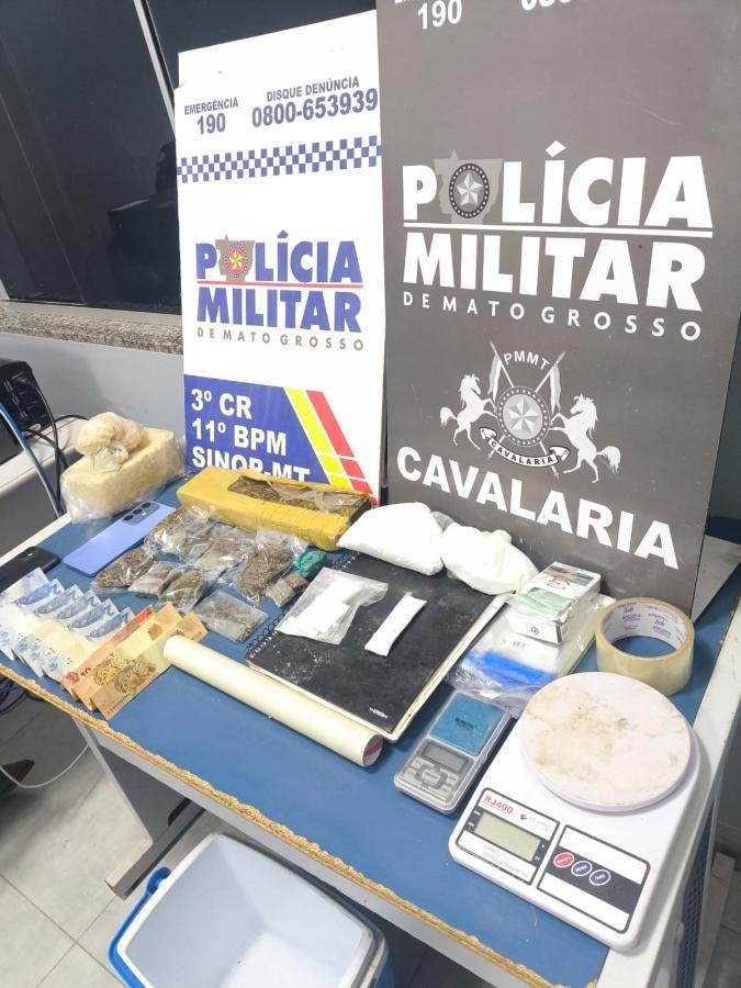 PM flagra usuário, encontra 'boca de fumo' e prende dois traficantes