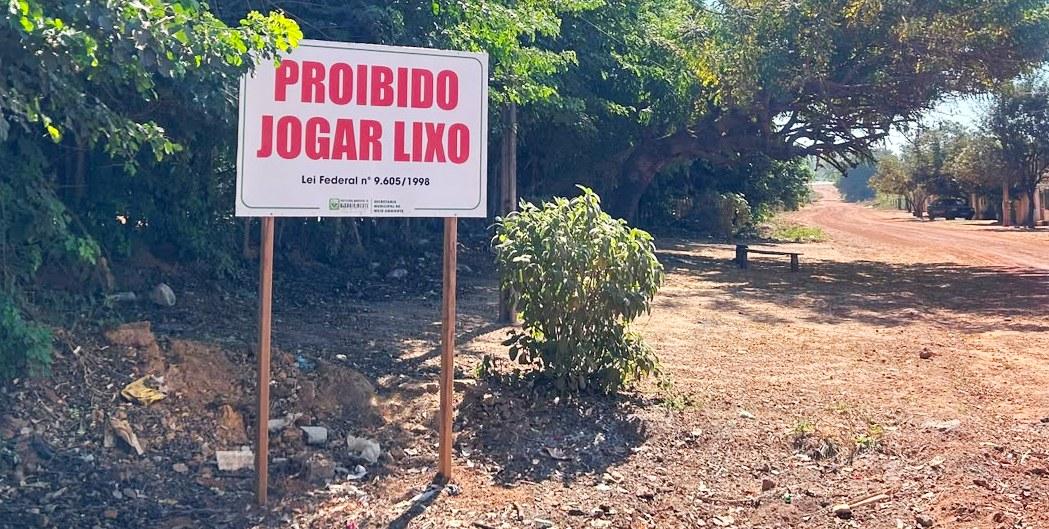 Prefeitura de Rosário Oeste Realizou Limpeza no Bairro Taboão e Instalou Placas de Alerta
