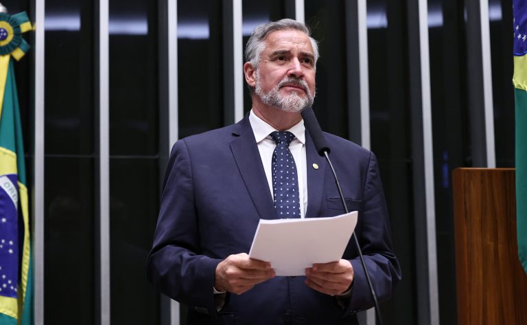 Proposta na Câmara dos Deputados visa proibir cassinos on-line algorítmicos, incluindo o 