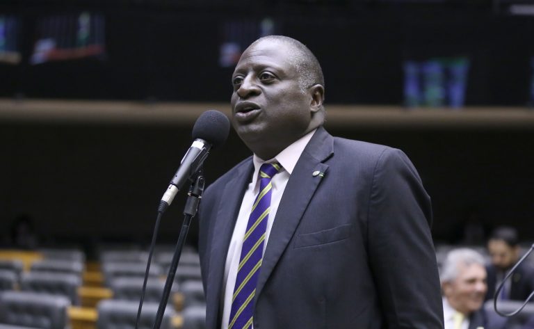 Proposta na Câmara dos Deputados busca reconhecer seleções brasileiras de futebol como símbolos da identidade nacional