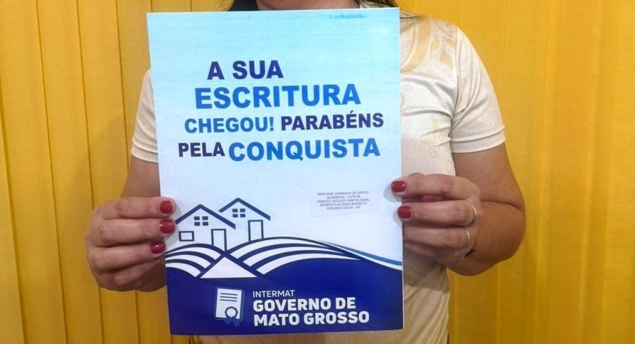Rosário Oeste amplia regularização fundiária com entrega de escrituras
