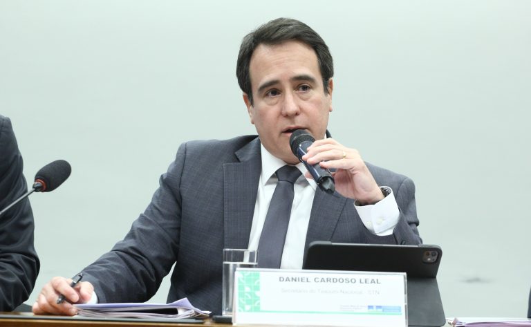 Secretário do Tesouro Nacional projeta redução da dívida pública com crescimento econômico e metas fiscais