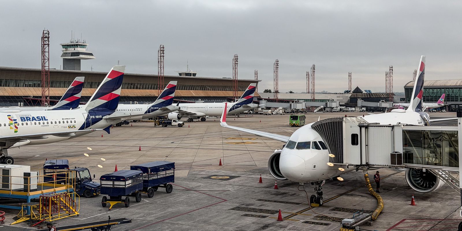 Anvisa aprova novas regras de segurança sanitária para aviões e aeroportos