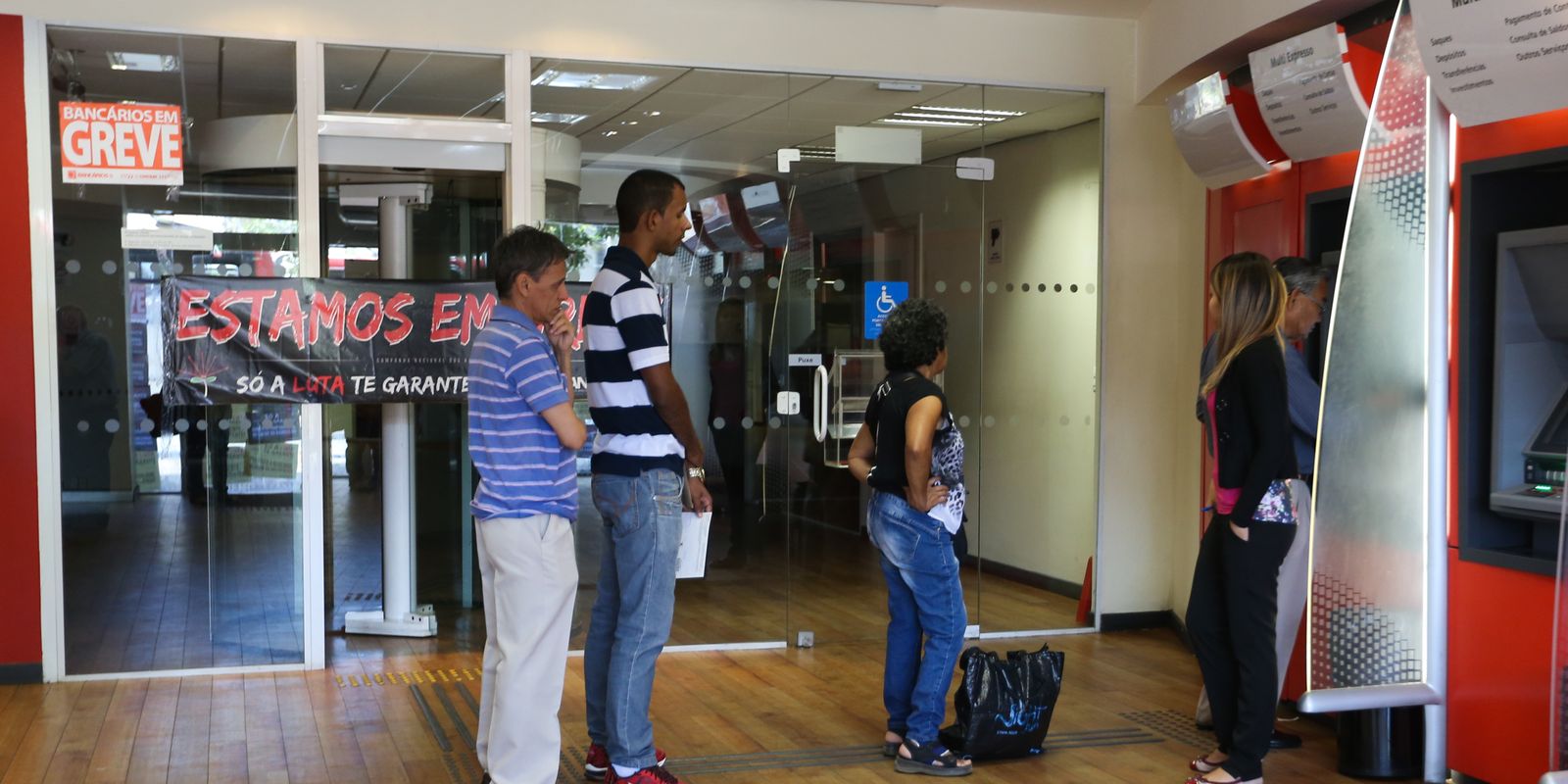 Nacional: paralisação dos bancários afeta bancos públicos e privados nesta quinta