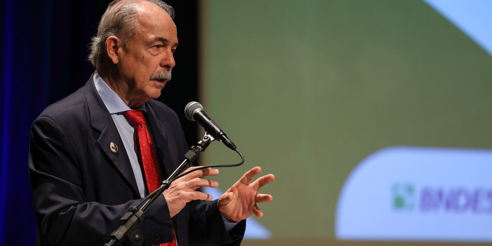 Lucro do BNDES atinge marca recorde no primeiro semestre