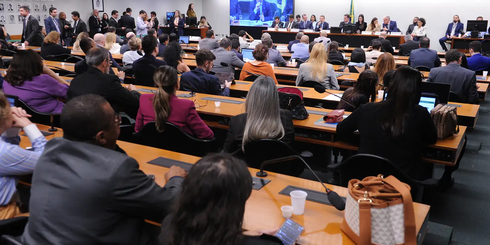 Câmara instala comissão para debater a redução da maioridade penal no país