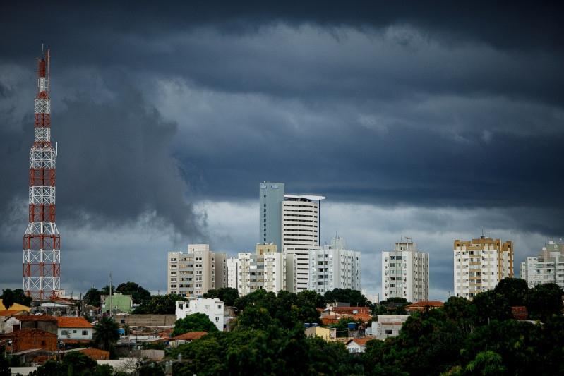 Ciclone bomba acende alerta em 23 cidades de MT para ventos fortes e temporais
