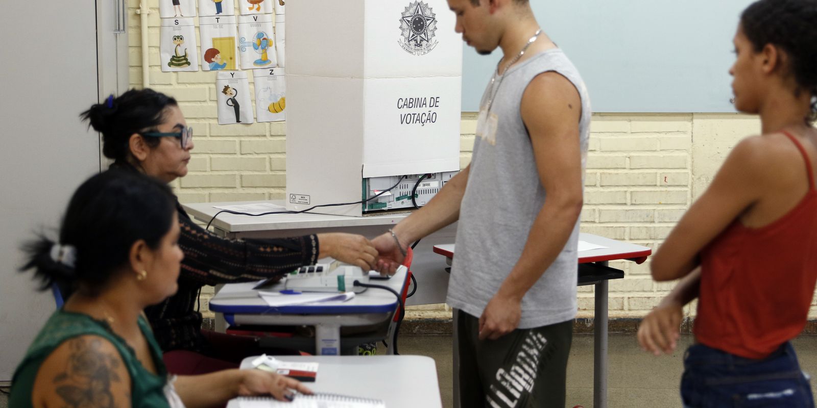 Eleitorado jovem encolhe 22% no Brasil diante do envelhecimento populacional