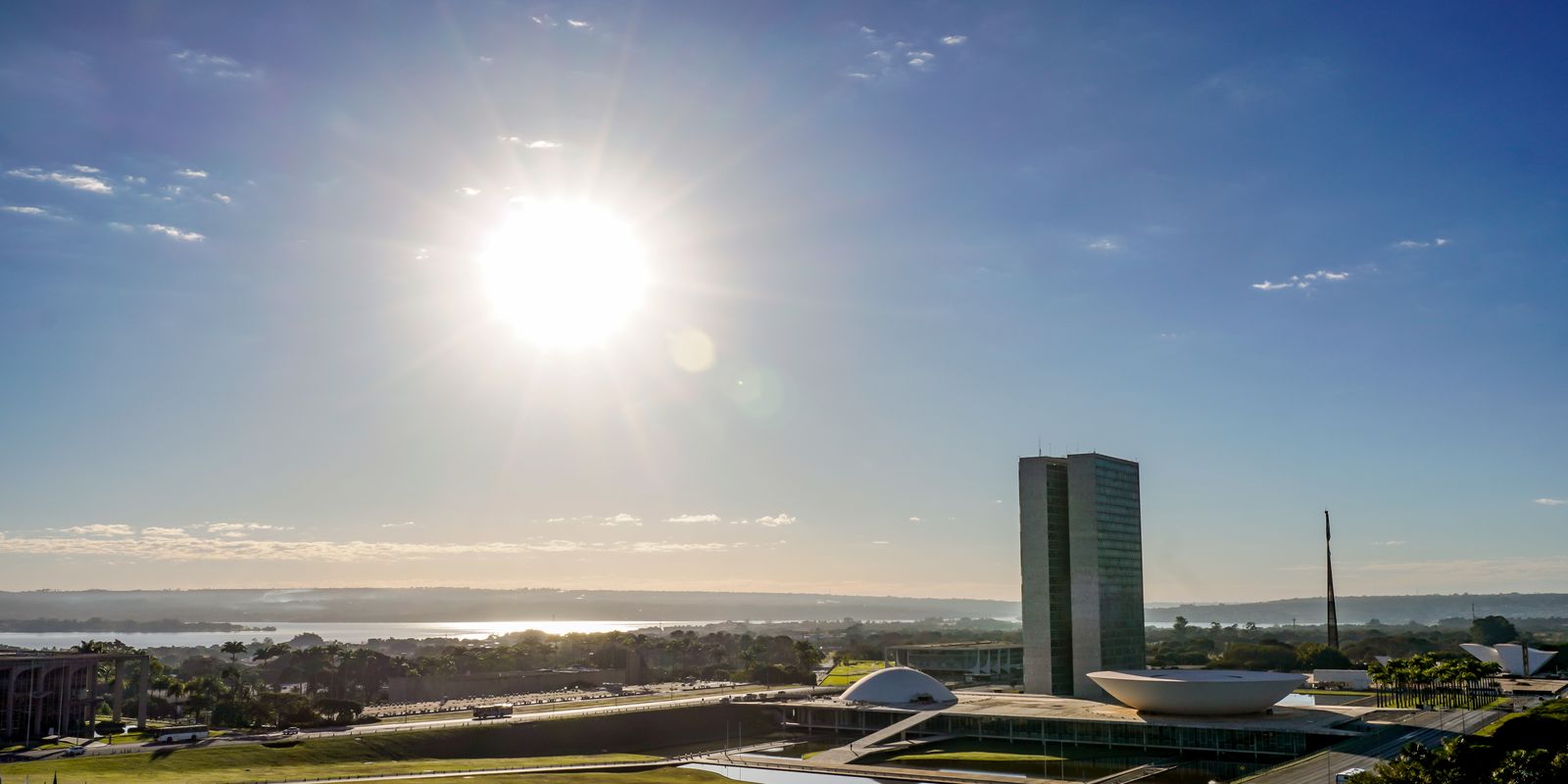 Congresso vota nesta semana fim da escala 6x1 e taxa das blusinhas