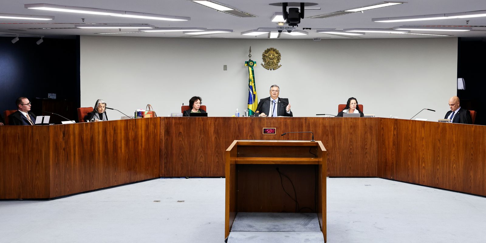 Ministros do STF defendem rediscutir exigência de diploma para jornalista