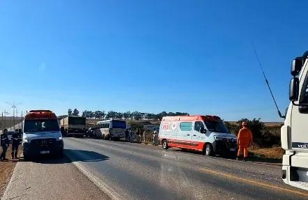 Engavetamento com cinco veículos mobiliza socorro em acidente na BR-070 em Primavera do Leste