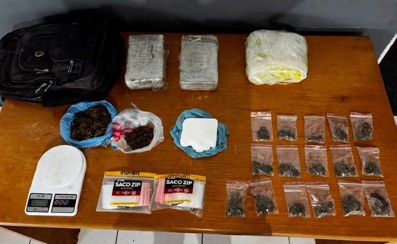 Fuga em moto termina com três detidos e 4,5 quilos de drogas apreendidos
