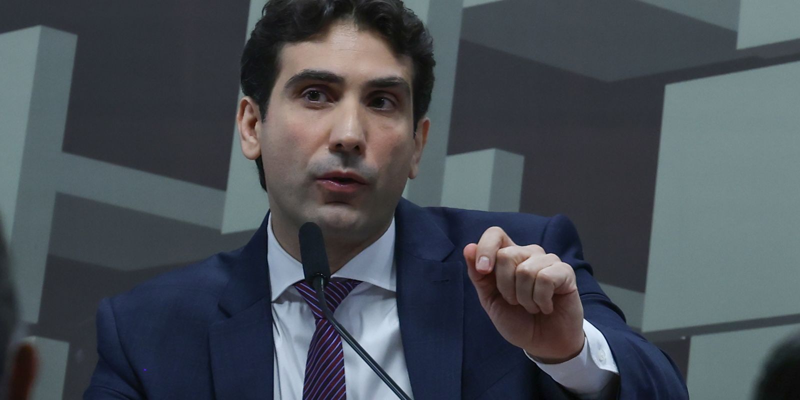 Galípolo critica empresas que pressionam por acesso ao Fundo Garantidor de Crédito