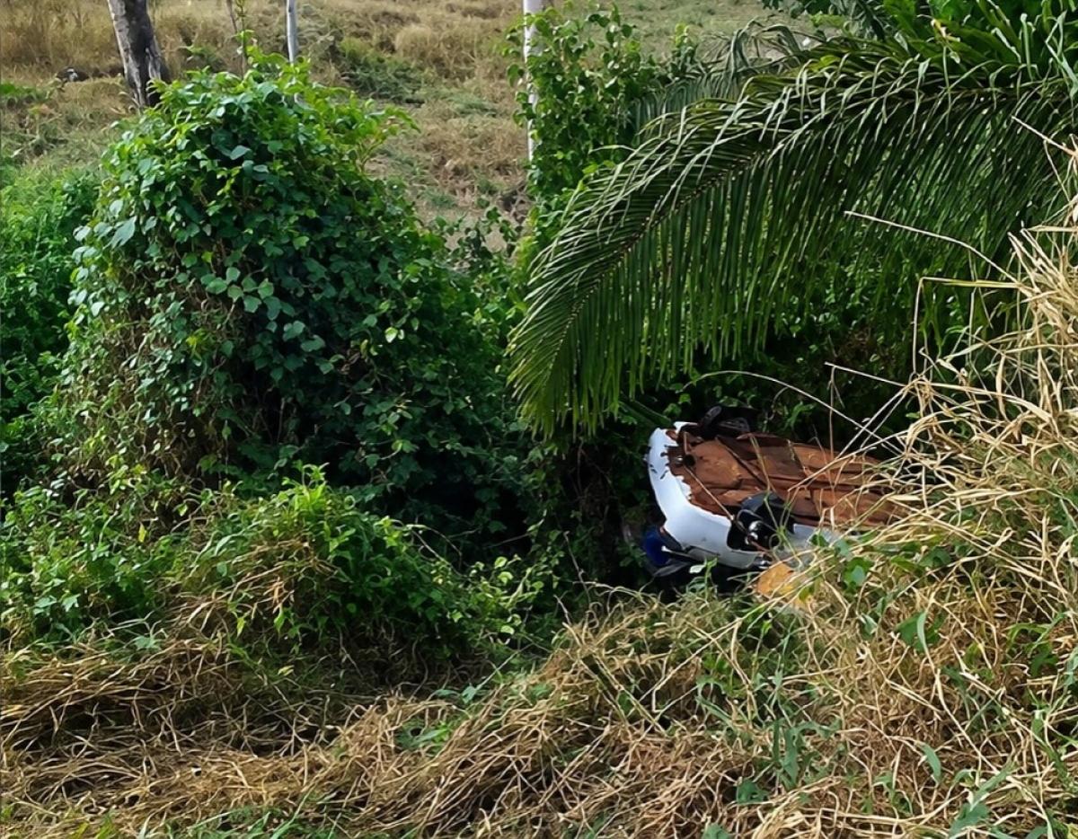 Gestante e duas crianças ficam feridas após carro capotar