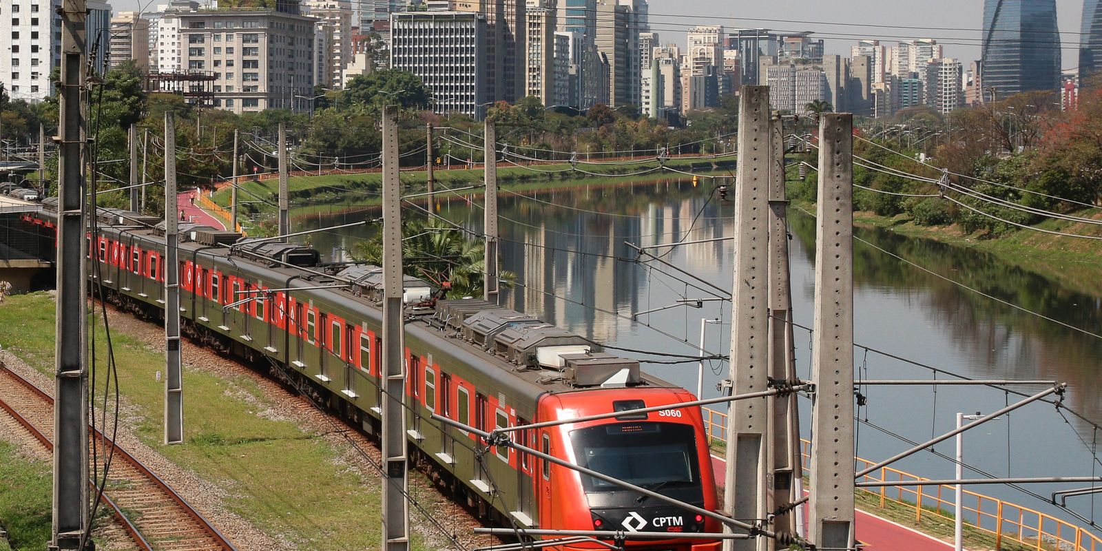 A greve de trens em SP paralisa linhas da CPTM e gera recorde de trânsito na capital