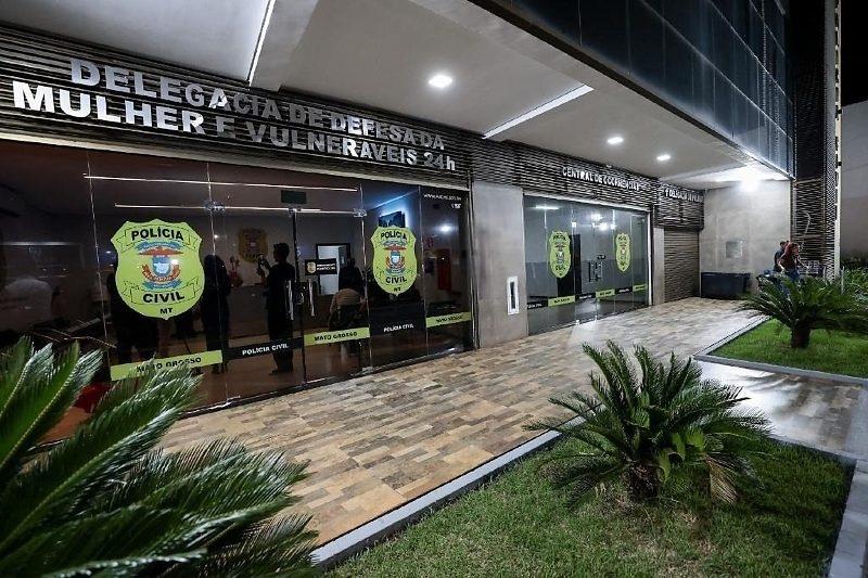 Homem vai prestar depoimento e polícia descobre que ele era foragido da Justiça
