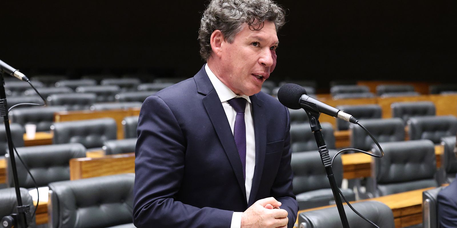 Fim da taxa das blusinhas: Hugo Motta define comando de comissão da MP