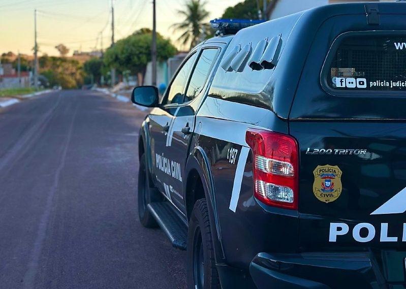 Jovem de 26 anos é preso com maconha, arma artesanal e R$ 800 reais