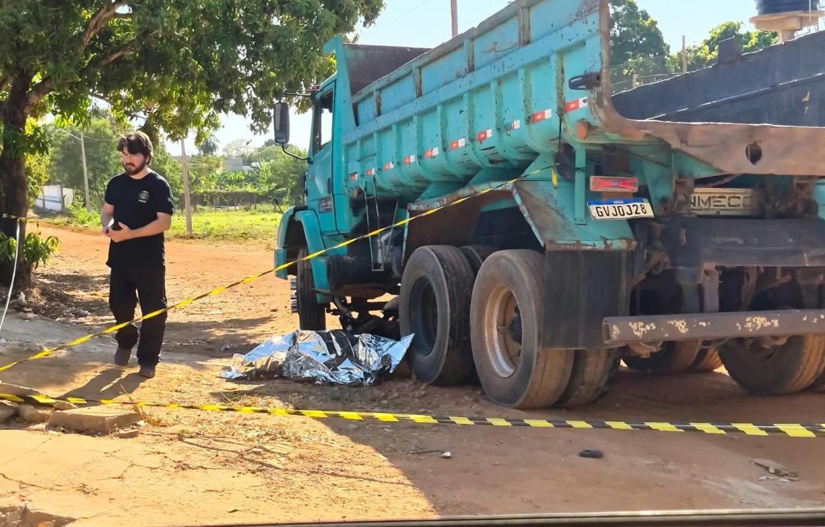 Menor morre ao bater moto elétrica contra caminhão-caçamba em Barra do Garças