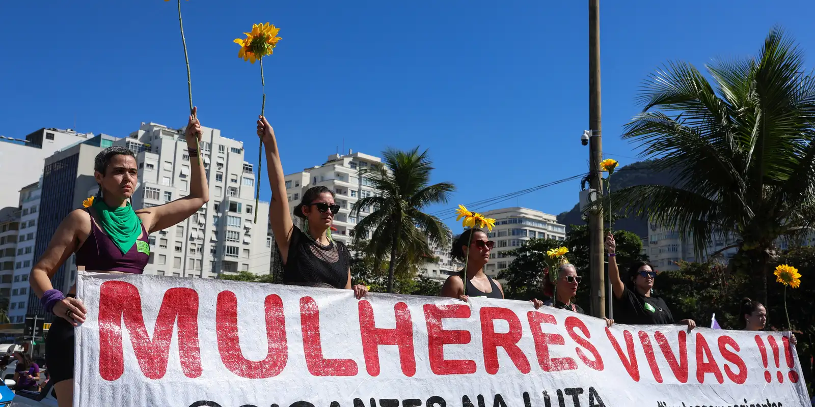 Atos em várias cidades pressionam a Câmara pela aprovação do PL da Misoginia