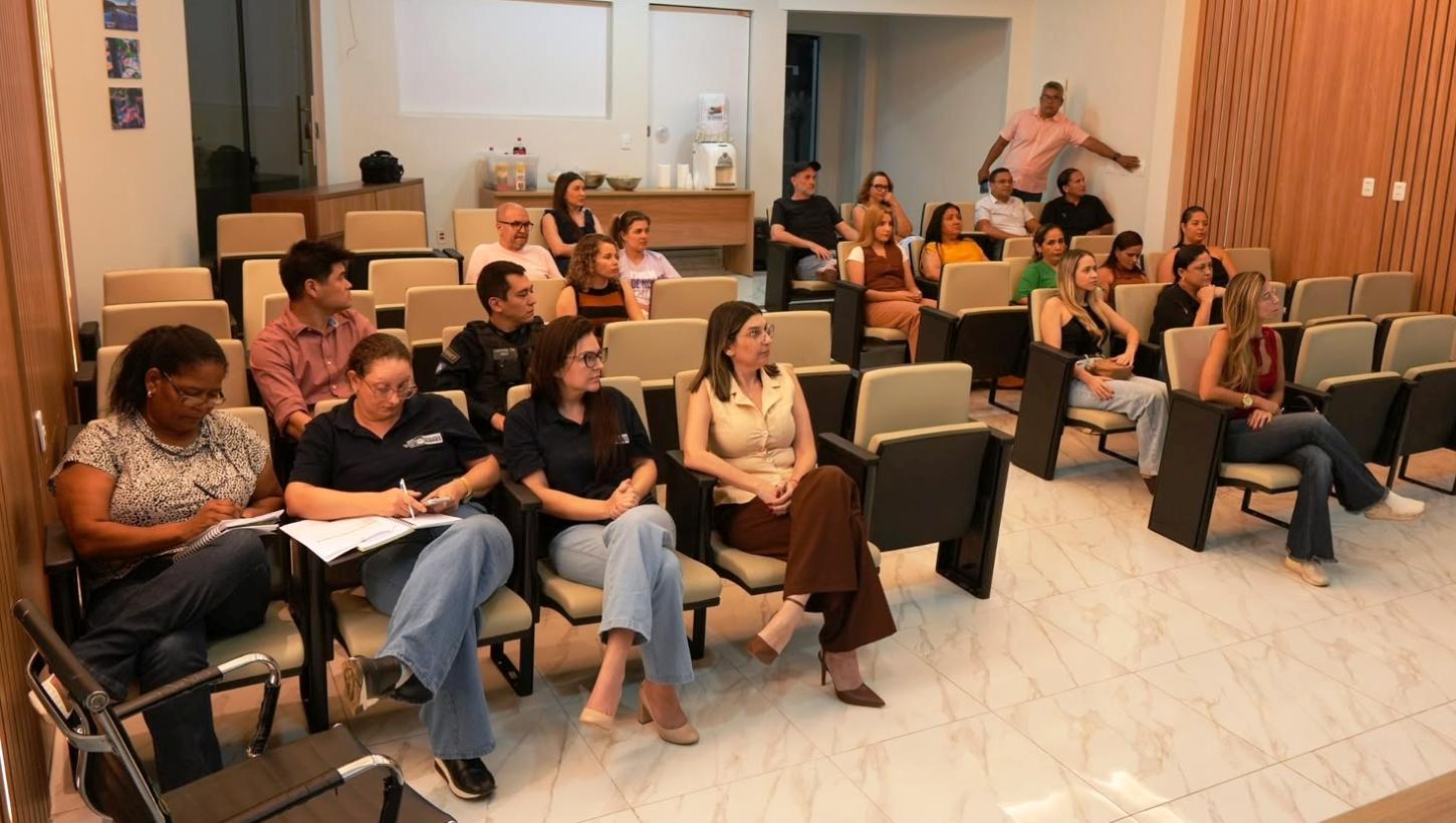 Nobres apresenta Família Acolhedora em palestra aberta à população