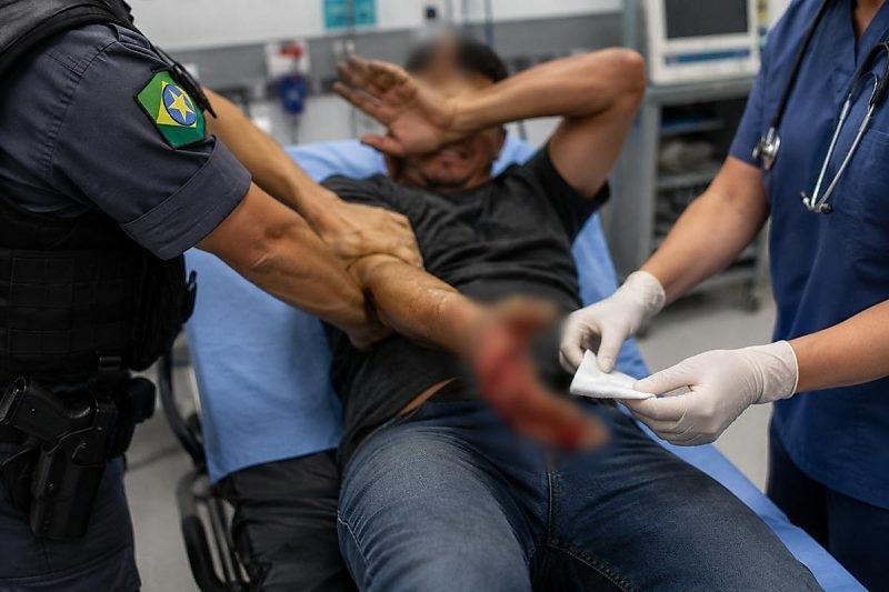 Polícia Militar de Arenápolis contém homem ferido que recusava atendimento médico