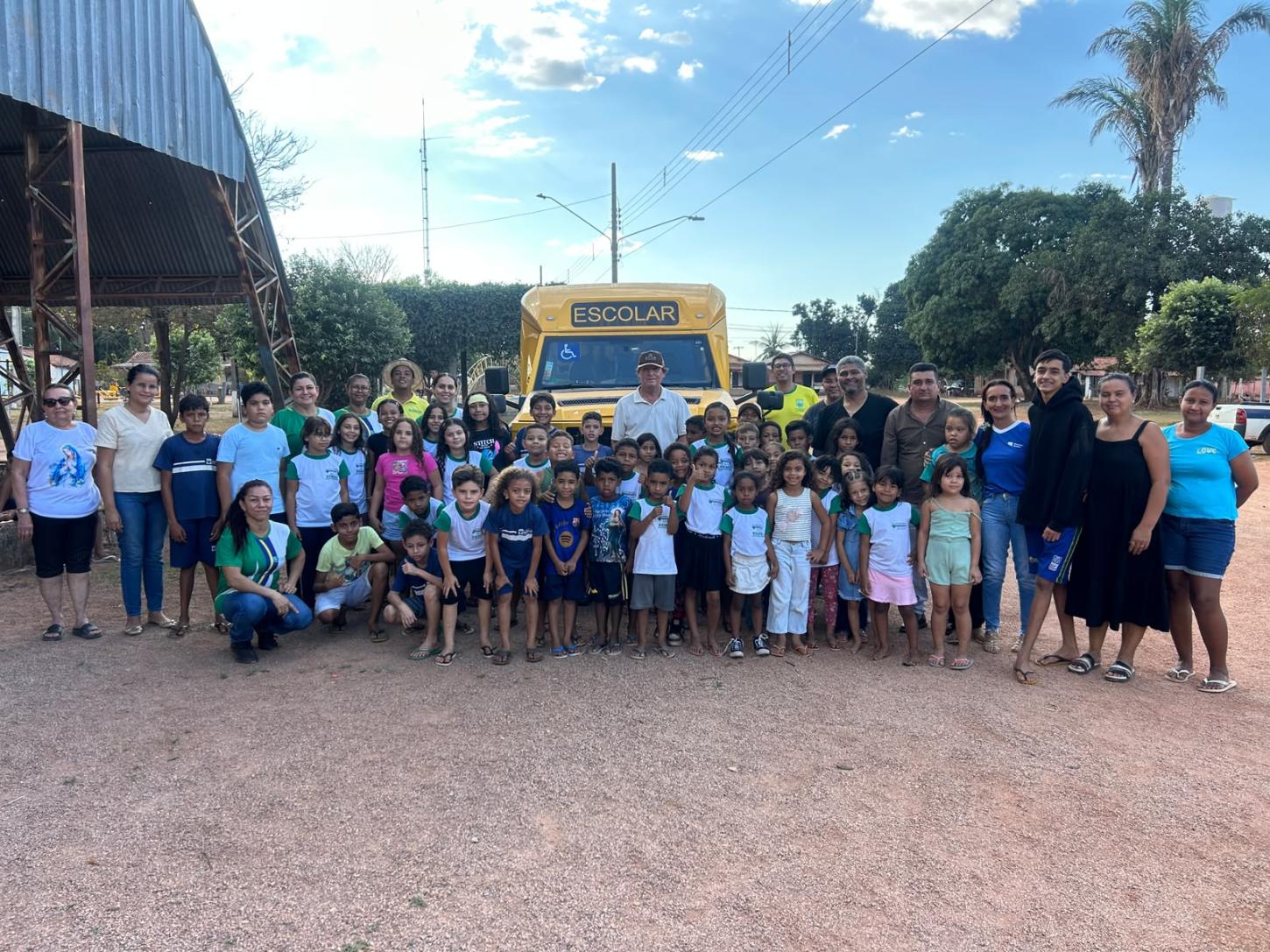 Transporte escolar 4x4 Marruá do Bauxi